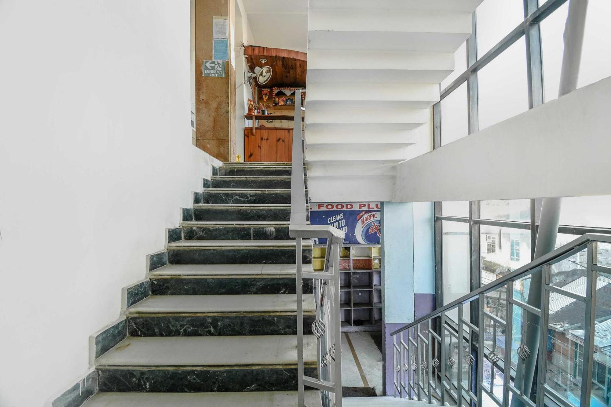 Oyo Flagship 71156 Hotel Jaybee'S Dibrugarh Exterior foto